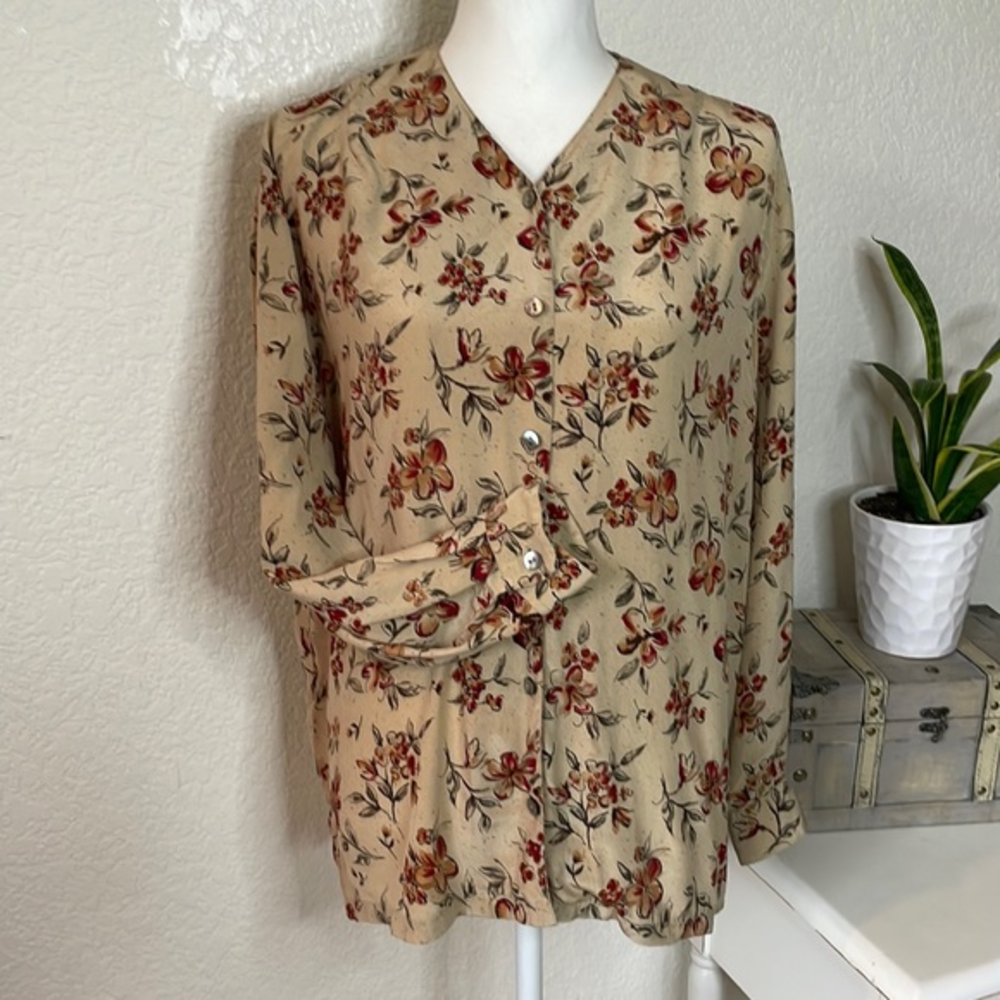 Real Clothes by Saks Fifth Avenue floral Silk blouse. Size M